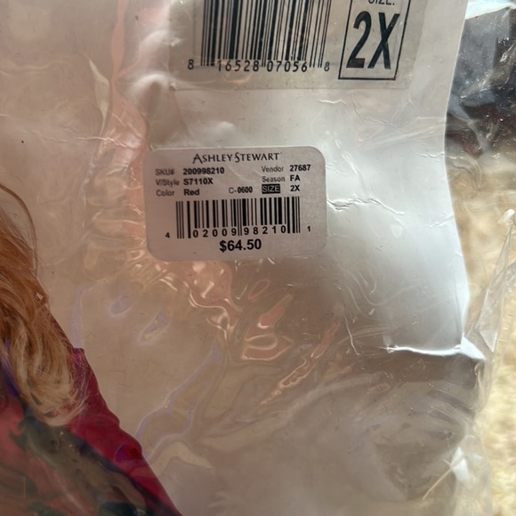 😮💨 Women's Sexy Red Riding Hood Plus Size Costume - Picture 5 of 5